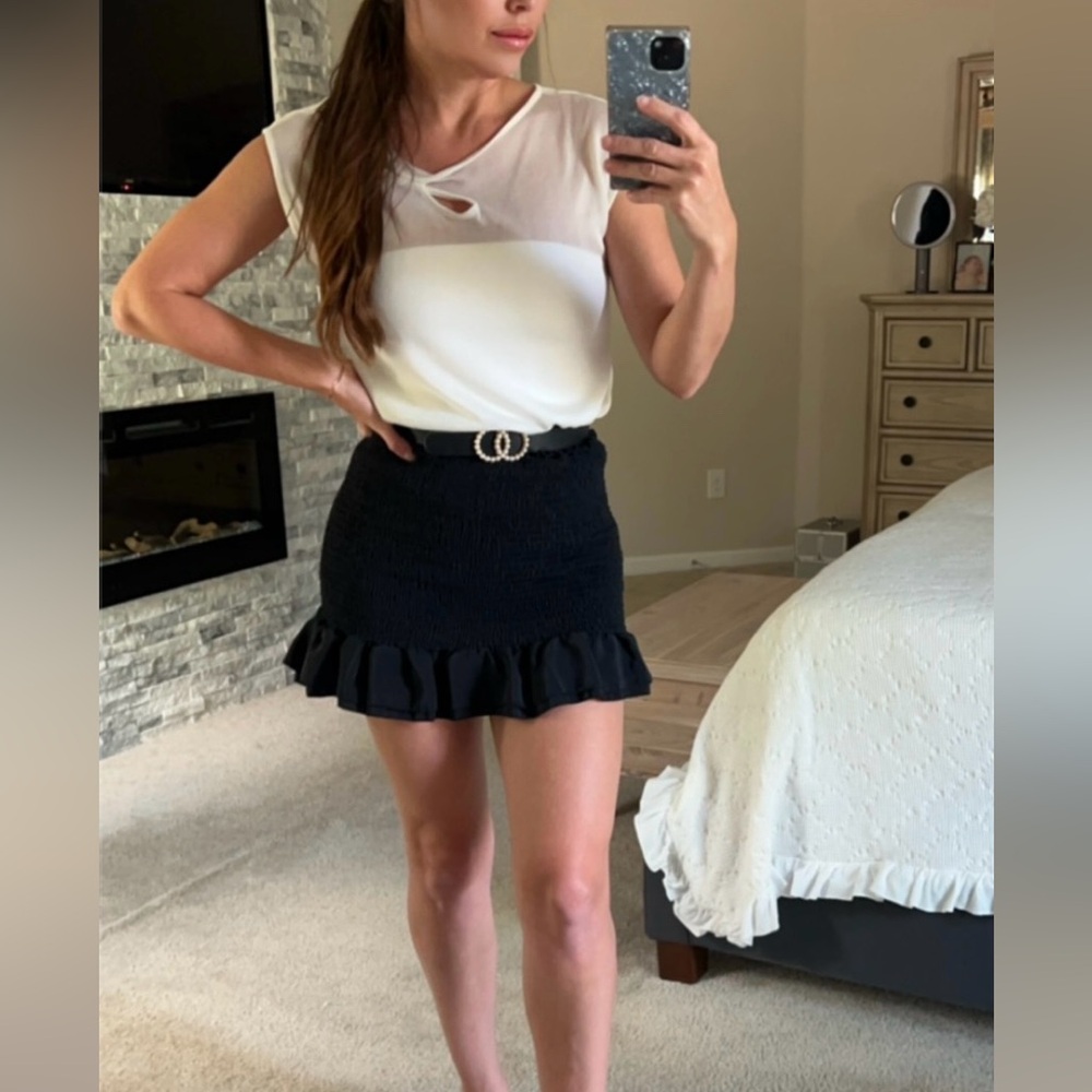 Elegant White Sleeveless Top